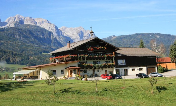 Pfarrwerfen Hotel | Family-Friendly Landgasthof Hotel Zehenthof with Ocean Views