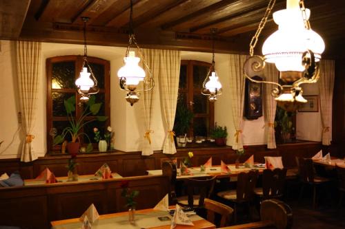 Feuchtwangen Hotel | Landgasthof Hotel Zum Roß Dorfgütingen