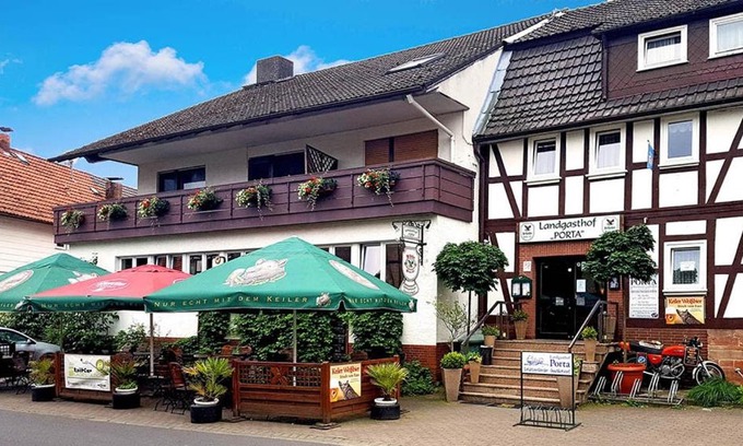 Schlitz Hotel | Cozy Landgasthof-Porta: Pet-Friendly with Restaurant & Breakfast