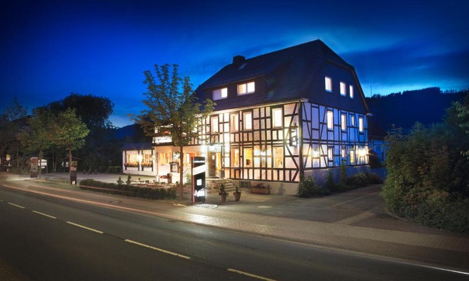 Reiste Apartment | Cozy Landgasthof Reinert: Family-Friendly with Breakfast