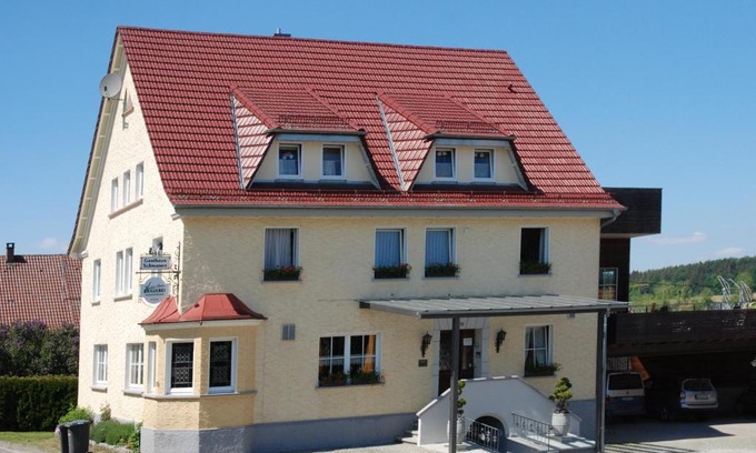 Laubbach Hotel | Comfortable Stay at Landgasthof Schwanen with Breakfast