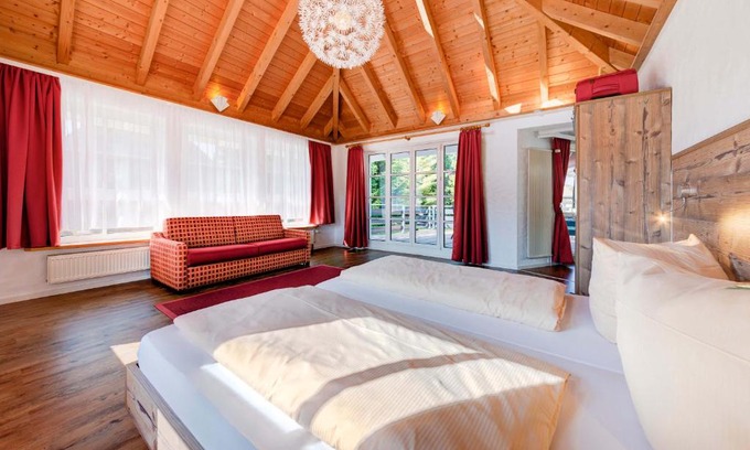 Haeusern Hotel | Idyllic Landgasthof zum Dorfkrug with Oceanfront Views