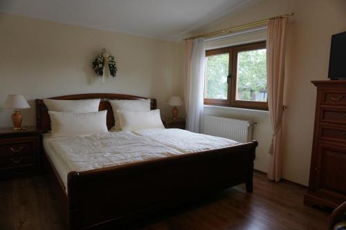 Plaidt Bed & Breakfast | Inviting Landgasthof “Zur Alten Mühle”: Family & Accessible Stay