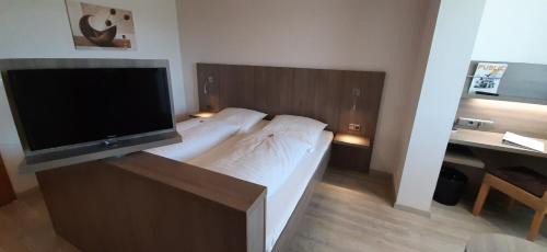 Itzum-Marienburg Hotel | Cozy Landgasthof Zur scharfen Ecke with Family-Friendly Dining