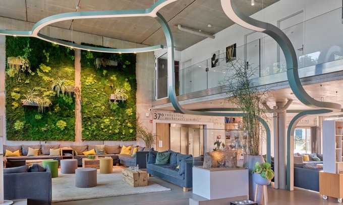 Groß Behnitz Hotel | Discover Landgut Stober: 4-Star Retreat with Pool Access