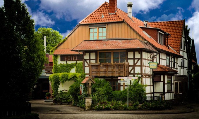 Hildesheim District Hotel | Pet-Friendly Retreat at Landhaus Akazienhof - 8.3/10 Rating