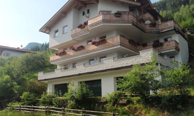 Hainzenberg Apartment | Landhaus Alpenjäger, Ferienwohnung Rehbock