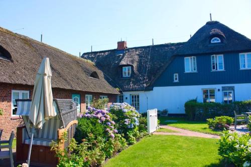 Utersum Apartment | Pet-Friendly Retreat at Landhaus am Meer - Whg 6 Föhrer Ley