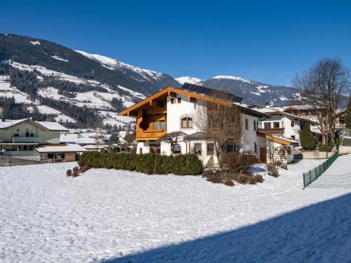 Ramsau im Zillertal Apartment | Exceptional Stay at Landhaus Barbara - Family-Friendly Retreat