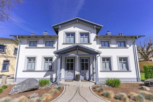 Glowe House | Family-Friendly Escape at Landhaus Boddenhus - 4 Stars!