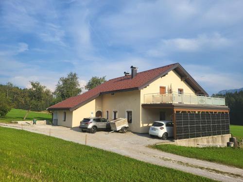 Thalgau House | Cozy Landhaus Dersch with Oceanfront Dining & Breakfast