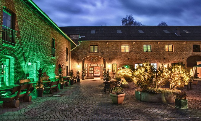 Erkelenz Hotel | Discover Landhaus Göddertzhof: Family-Friendly Getaway