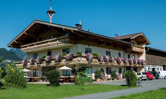 Koessen Bed & Breakfast | Pet-Friendly Stay at Landhaus Greiderer with Breakfast