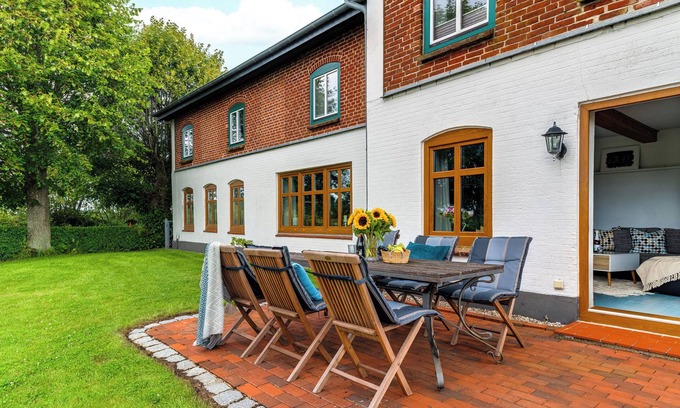 Steinberg House | Experience Landhaus Hohe Luft: Steps from the Baltic Sea