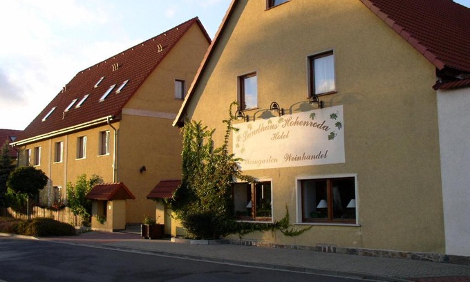 Schoenwoelkau House | Discover Landhaus Hohenroda: Pet-Friendly Retreat
