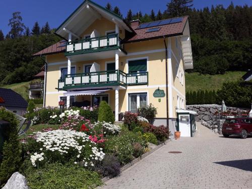 Thorl Apartment | Family-Friendly Landhaus Jasmin - Guest Rated 9/10