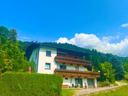 Holdernach Apartment | Pet-Friendly Haven at Landhaus Johannes - Rated 9.3/10