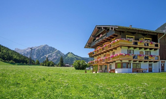 Pertisau House | Pet-Friendly Retreat at Landhaus Obertuschenhof