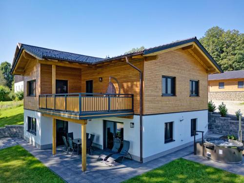 Eppenschlag Ski Chalet | Elegant Landhaus Rachelblick: 4-Star with Pool & Hot Tub