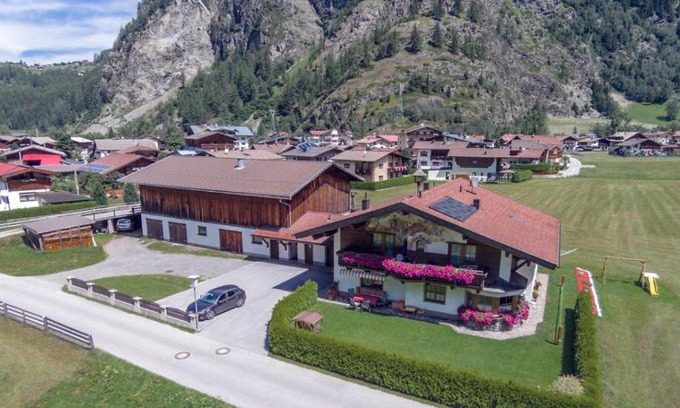 Huben Apartment | Family-Friendly Retreat at Landhaus Schöpf Romed – Rated 9.7