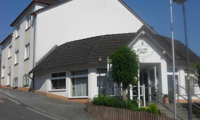 Runkel Hotel | Cozy Landhaus Schaaf: Family-Friendly with Hot Tub Access