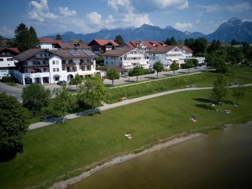 Hopfen am See Apartment | Pet-Friendly Landhaus Seeblick with Family Amenities