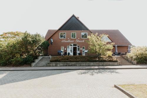 Hornstorf House | Idyllic Retreat at Landhaus Streeck with Hot Tub & Dining