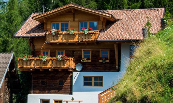 Heiligenblut Apartment | Top-Rated Landhof Adlerhorst: Family & Pet Friendly Stay