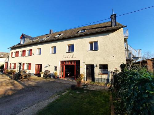 Lieg Apartment | Discover Landhof Lieg - Family-Friendly Oceanfront Retreat