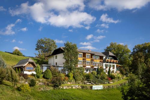 Sankt Kathrein am Offenegg House | Pet-Friendly Landhotel Spreitzhofer with Oceanfront Views