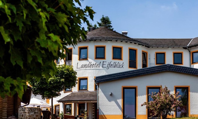 Stadtkyll House | Cozy Landhotel Eifelblick: Pet-Friendly with Hot Tub Access