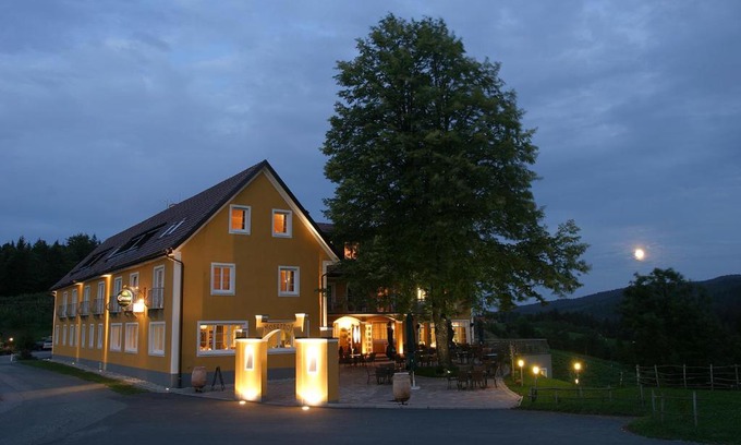 Fotschach Hotel | Discover Landhotel GUT MOSER: Eco-Friendly Oceanfront Retreat