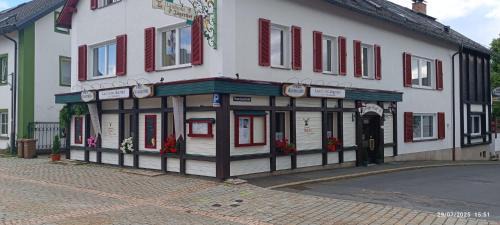 Bischofsgruen Hotel | Pet-Friendly Oceanfront Retreat at Landhotel Jägerhof