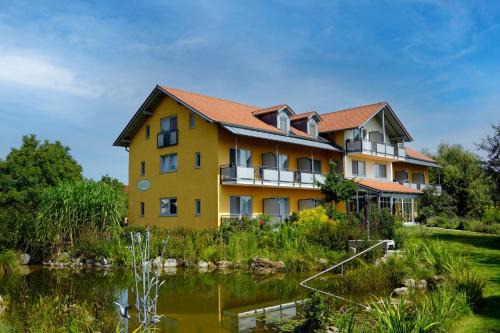 Kirchham Hotel | Discover Landhotel Larenzen: Oceanfront Retreat with Spa