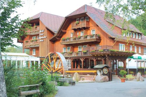 Kapfenhardt Hotel | Discover Landhotel Untere Kapfenhardter Mühle's Hot Tub