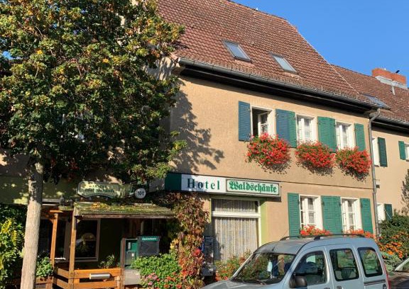 Hakenfelde Hotel | Pet-Friendly Retreat at Landhotel Waldschänke