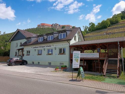 Großjena Hotel | Pet-Friendly Getaway at Landhotel Weingut Schulze
