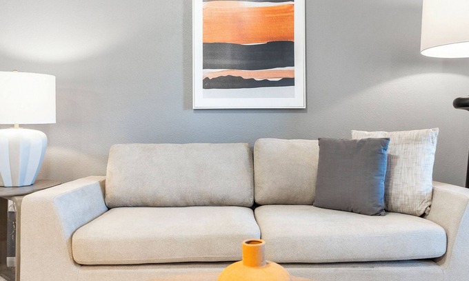 Austin Apartment | Landing | Amazing 1BD, Gym, Courtyard