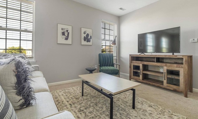 Canal Winchester Apartment | Landing | Amazing 1BD, Pool, Clubhouse