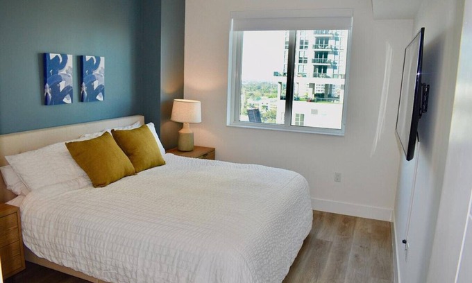 Riverwalk Fort Lauderdale Apartment | Discover 10X Riverwalk Apartments: Pet-Friendly Retreat