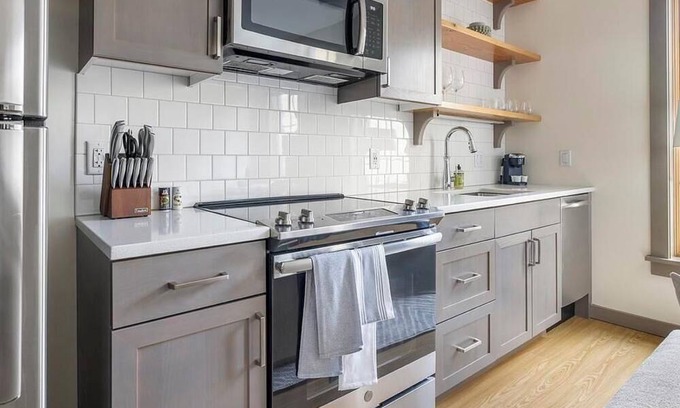 Alberta Arts District Apartment | Discover 1930 Alberta - Family-Friendly Retreat in Vernon