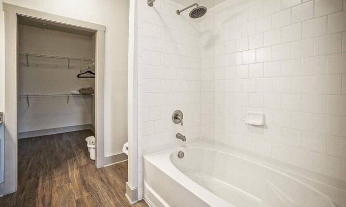 Crestline Heights Apartment | Explore 2 Bedrooms at Landing at 4700 Colonnade, Overton