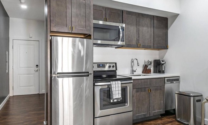 Mount Vernon Apartment | Cozy 1 Bedroom at 824 N Calvert St in Mount Vernon