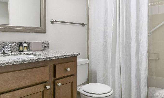 Blue Ash Apartment | Inviting Altitude Blue Ash Retreat with Pool & Kitchen