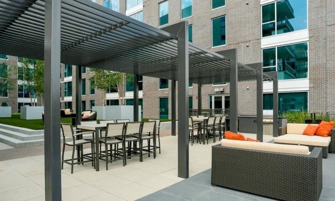 Greenway Plaza-Upper Kirby Apartment | Discover Avenue Grove - 2 Bedroom Getaway in Downtown West