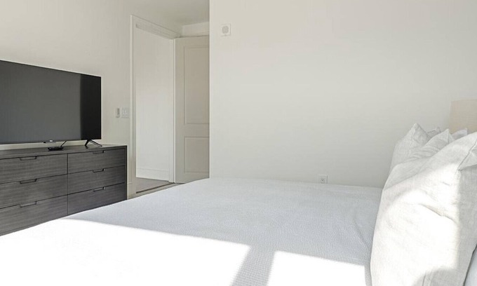 Uptown Apartment | Landing at Cortland on McKinney - 1 Bedroom in Downtown Dallas