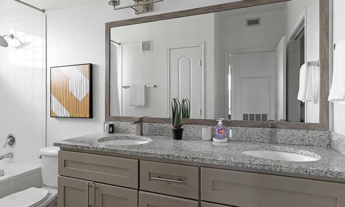 Austin Apartment | Landing at Cortland South Park Terraces - 2 Bedrooms in Southpark Meadows