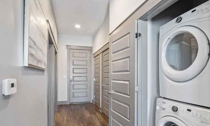 Vickery Meadow Apartment | Discover Galleries at Park Lane - Studio in Vickery Meadow
