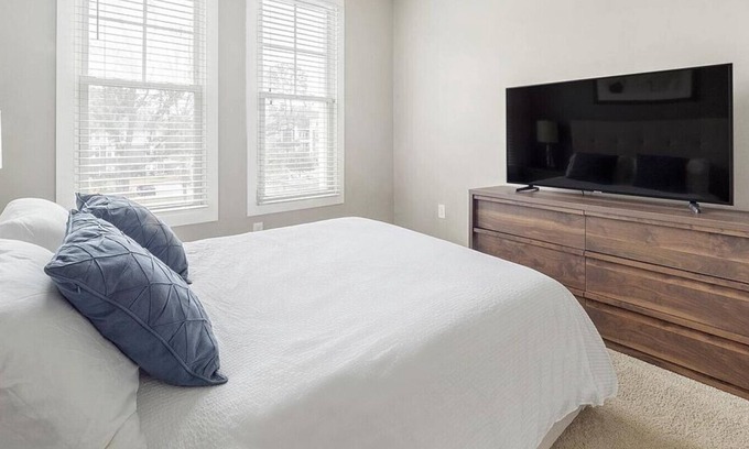 West Ashley Apartment | Pet-Friendly Getaway at Heyward West Ashley - 2 Bedrooms