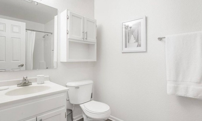 Fort Wayne Apartment | Discover Island Club: Cozy 2 Bedrooms in Downtown Fort Wayne